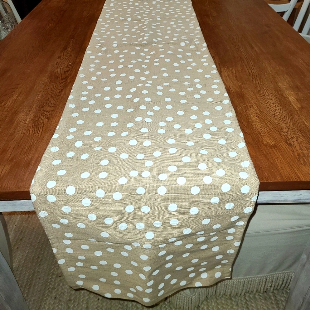Max Studio 100% Jute polka dot farmhouse table runner